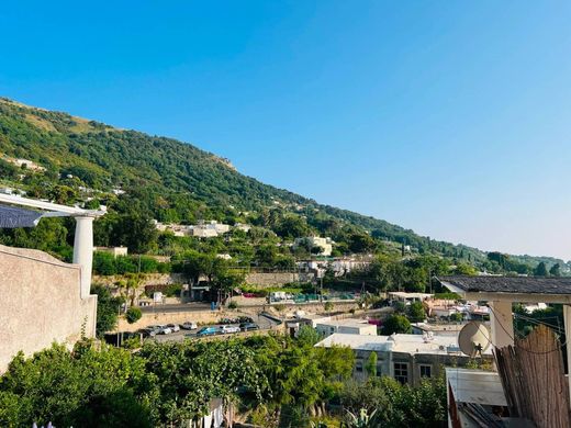 Apartment in Anacapri, Naples