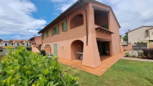 Villa in Calcinaia, Province of Pisa