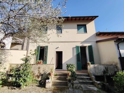 Terraced house in Pietrasanta, Provincia di Lucca