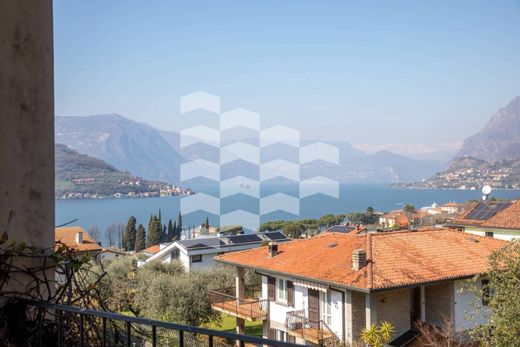 Βίλα σε Sale Marasino, Provincia di Brescia