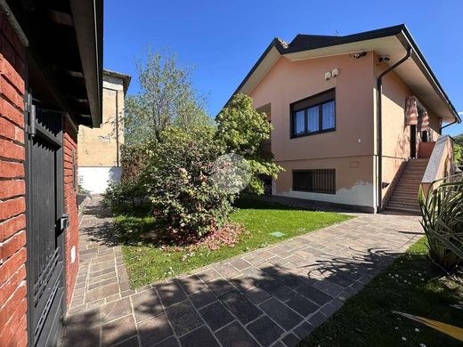 Villa in Santo Stefano Ticino, Città metropolitana di Milano