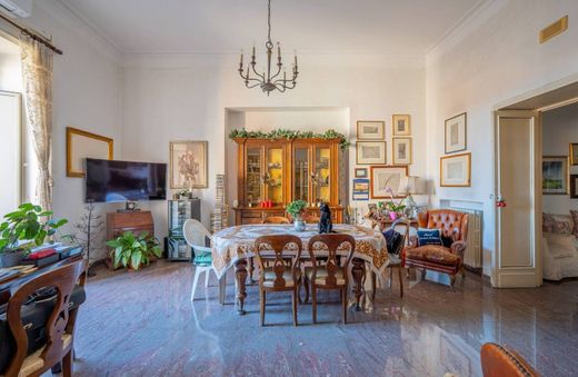 아파트 / 나폴리, Napoli