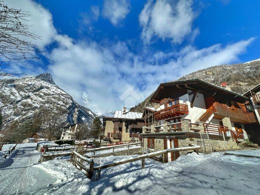 Luxury home in Courmayeur, Valle d'Aosta