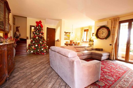 منزل مسطّب متراص ﻓﻲ Buccinasco, Città metropolitana di Milano