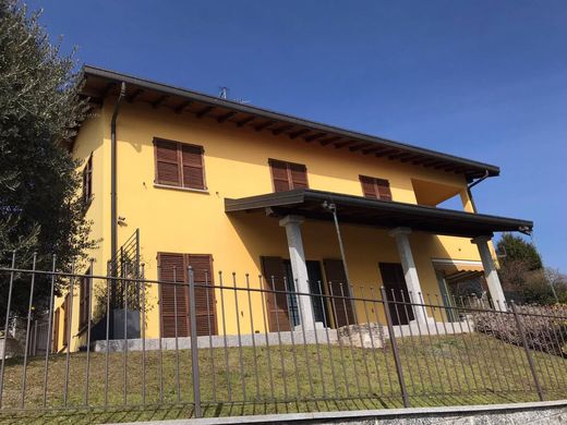 Villa - Montorfano, Provincia di Como