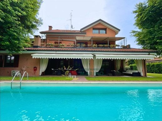 Villa in Segrate, Milan