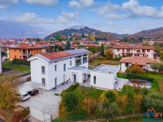 Villa en Gavardo-Sopraponte, Provincia di Brescia