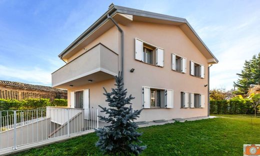 Villa a Traversetolo, Parma