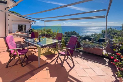 Willa w Varazze, Provincia di Savona