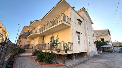 Villa in Pomigliano d'Arco, Neapel