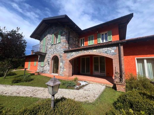 Villa in Limido Comasco, Provincia di Como