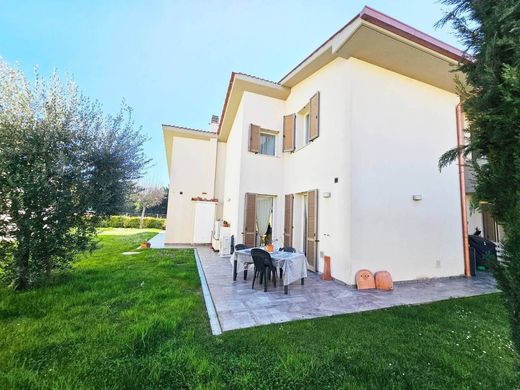 Villa in Campi Bisenzio, Florence