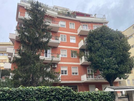 Apartment / Etagenwohnung in Rom, Latium