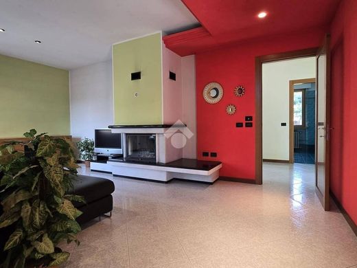 Villa Beccacivetta-Azzano, Verona ilçesinde