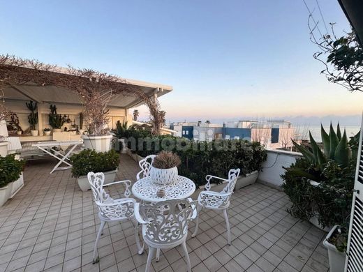 Penthouse in Santa Marinella, Rome