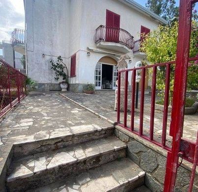 Villa Castellabate, Salerno ilçesinde