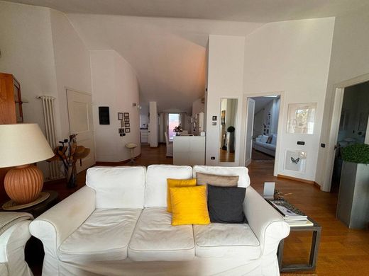 Apartment / Etagenwohnung in Cassina Rizzardi, Provincia di Como