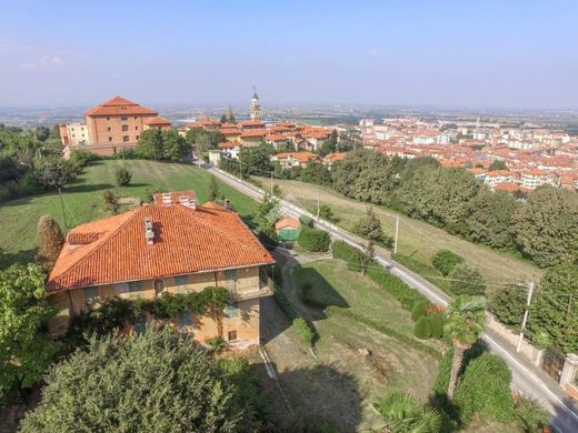 Villa a Saluzzo, Cuneo