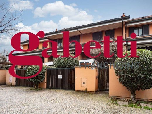 Terraced house in Cusago, Milan