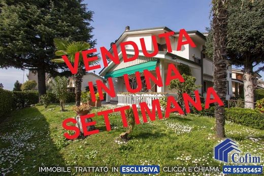 Willa w Peschiera Borromeo, Città metropolitana di Milano
