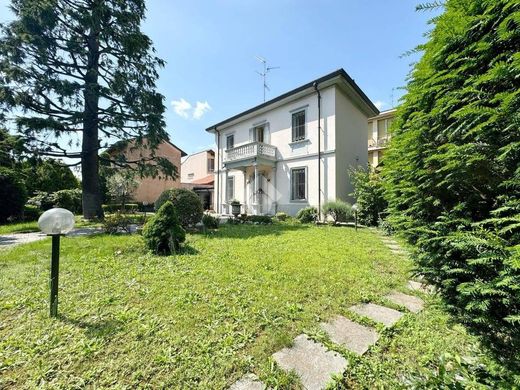 Villa a Seregno, Monza e Brianza