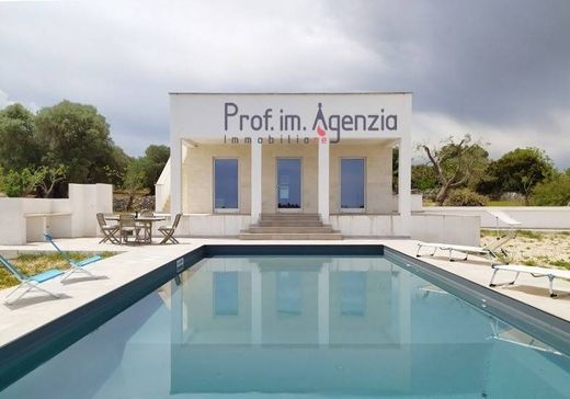 Villa a Carovigno, Brindisi