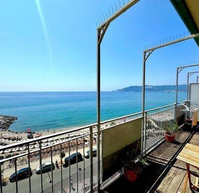 Appartamento a Savona, Liguria