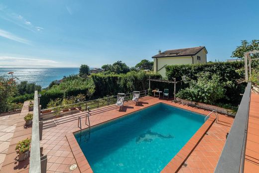 Villa a Varazze, Savona