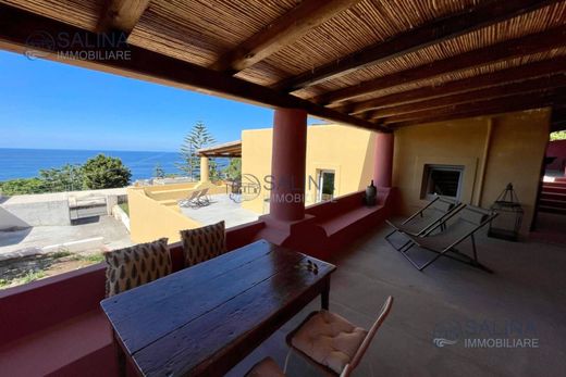 ‏בתים מדורגים ב  Malfa, Messina