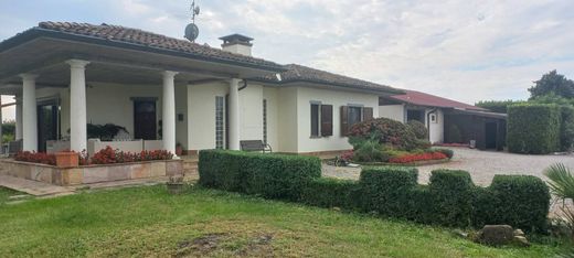 Villa Agnadello, Cremona ilçesinde