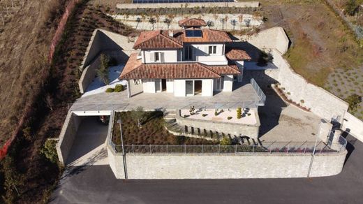 Villa in Santo Stefano Belbo, Provincia di Cuneo