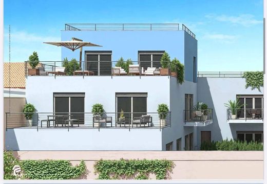 Apartment / Etagenwohnung in Savona, Provincia di Savona