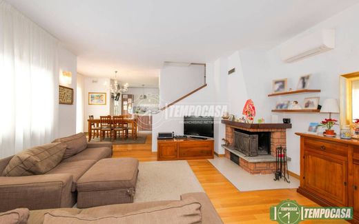 Villa in San Giuliano Milanese, Milan