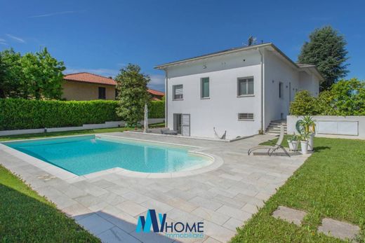 Villa - Casatenovo, Provincia di Lecco