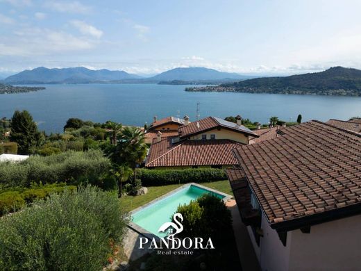 Βίλα σε Meina, Provincia di Novara