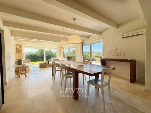 Villa Baja Sardinia, Sassari ilçesinde