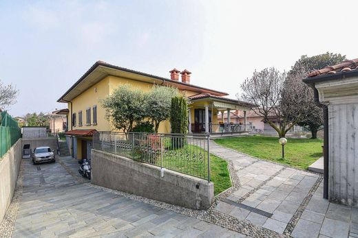 Villa in Olgiate Comasco, Provincia di Como