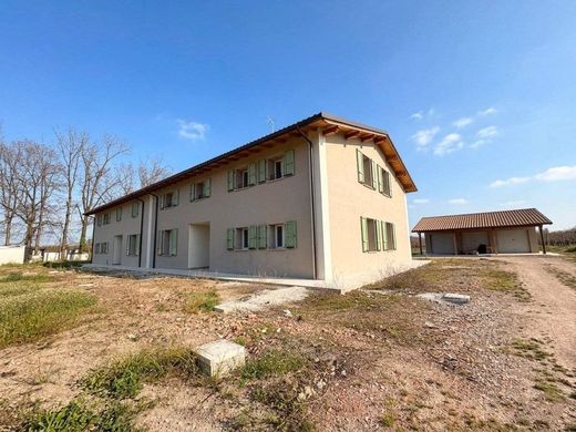 Villa in San Felice sul Panaro, Provincia di Modena