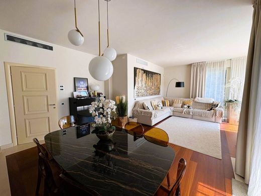 Apartment / Etagenwohnung in Viareggio, Provincia di Lucca