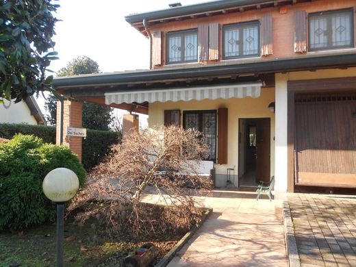 Villa a Mediglia, Milano