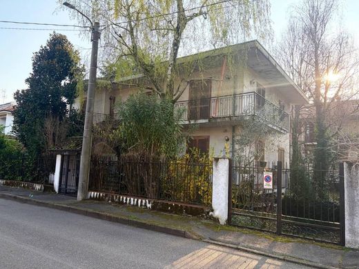 Villa Nova Milanese, Monza e della Brianza ilçesinde