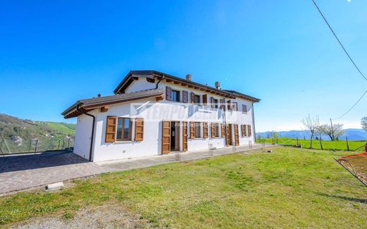 Luxury home in Serramazzoni, Provincia di Modena