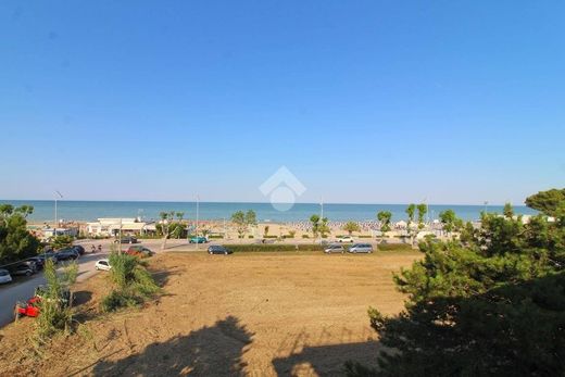 Penthouse Giulianova, Teramo ilçesinde