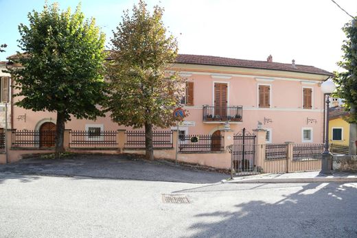 Villa - Magliano de' Marsi, Provincia dell' Aquila