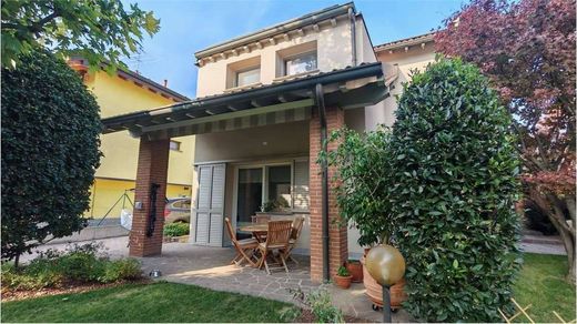 Villa in Trezzo sull'Adda, Milan