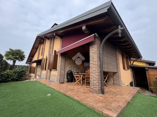 Willa w Cameri, Provincia di Novara