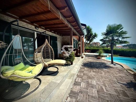 Villa a Toirano, Savona