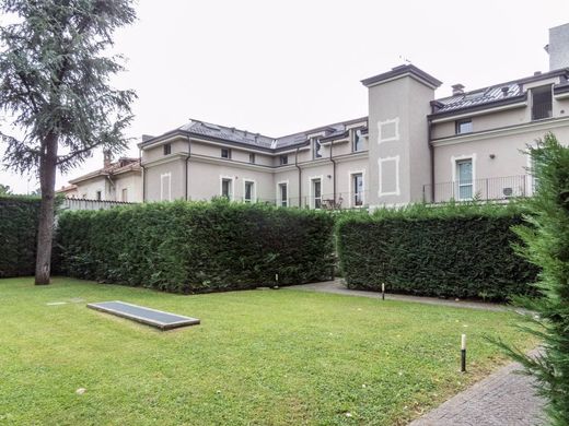 阁楼  Villasanta, 蒙萨和布里安萨省