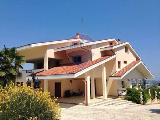 Villa en Cappelle sul Tavo, Provincia di Pescara