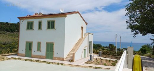 Villa a Campofilone, Fermo